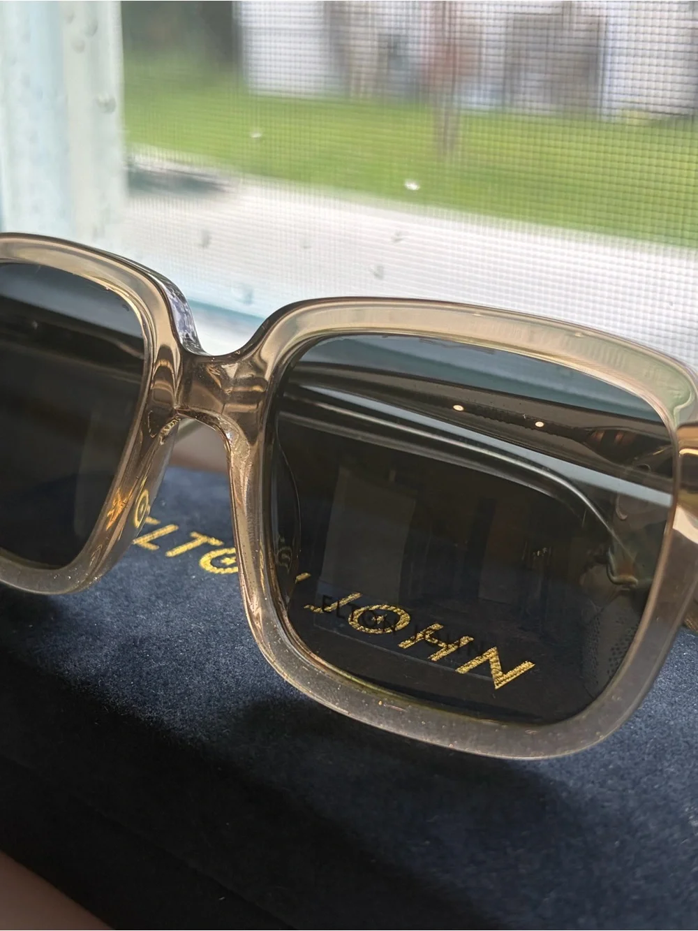 Gold Frame Women’s Sunglasses - Unknown Brand